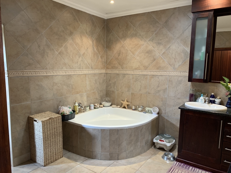 5 Bedroom Property for Sale in Birdwood Estate North West